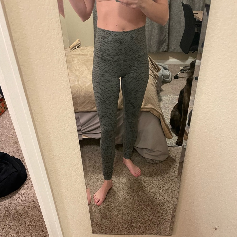 Super high waisted lululemon legging size 4
